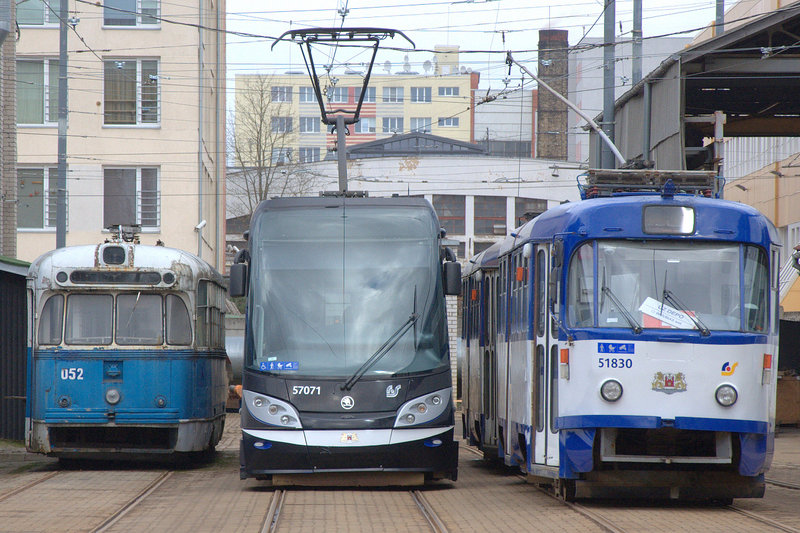 Trīs tramvaju paaudzes